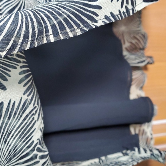 RAFELLA 100% SILK SKIRT. Geometric flower print. Size 10. Flowing look. Y2K - Picture 5 of 10